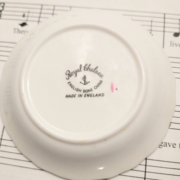 Royal Chelsea England small floral dish - Picture 4 of 5